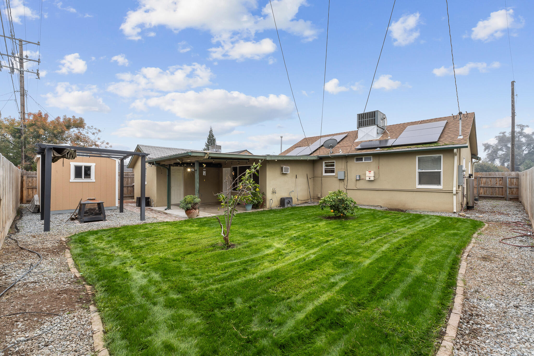 1052 E Apricot Ave, Tulare, CA 93274