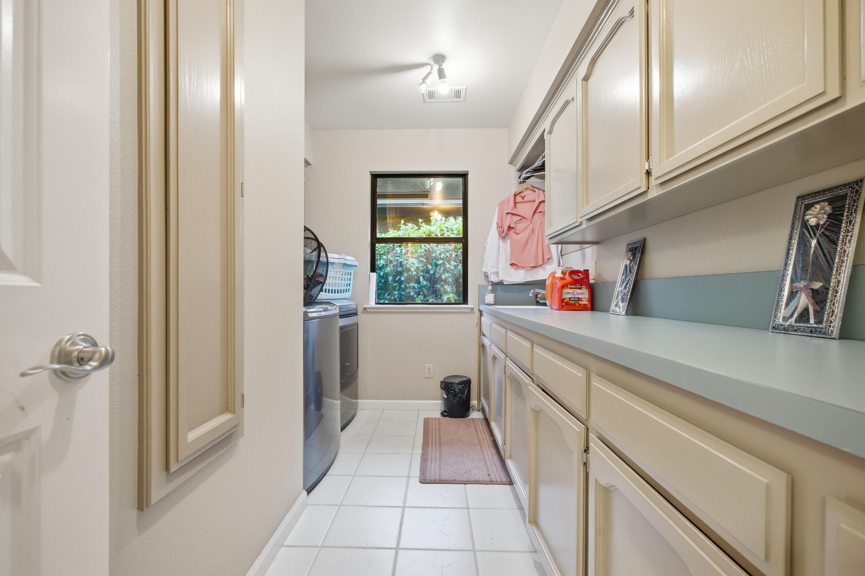 1123 E Cole Ave, Fresno, CA 93720