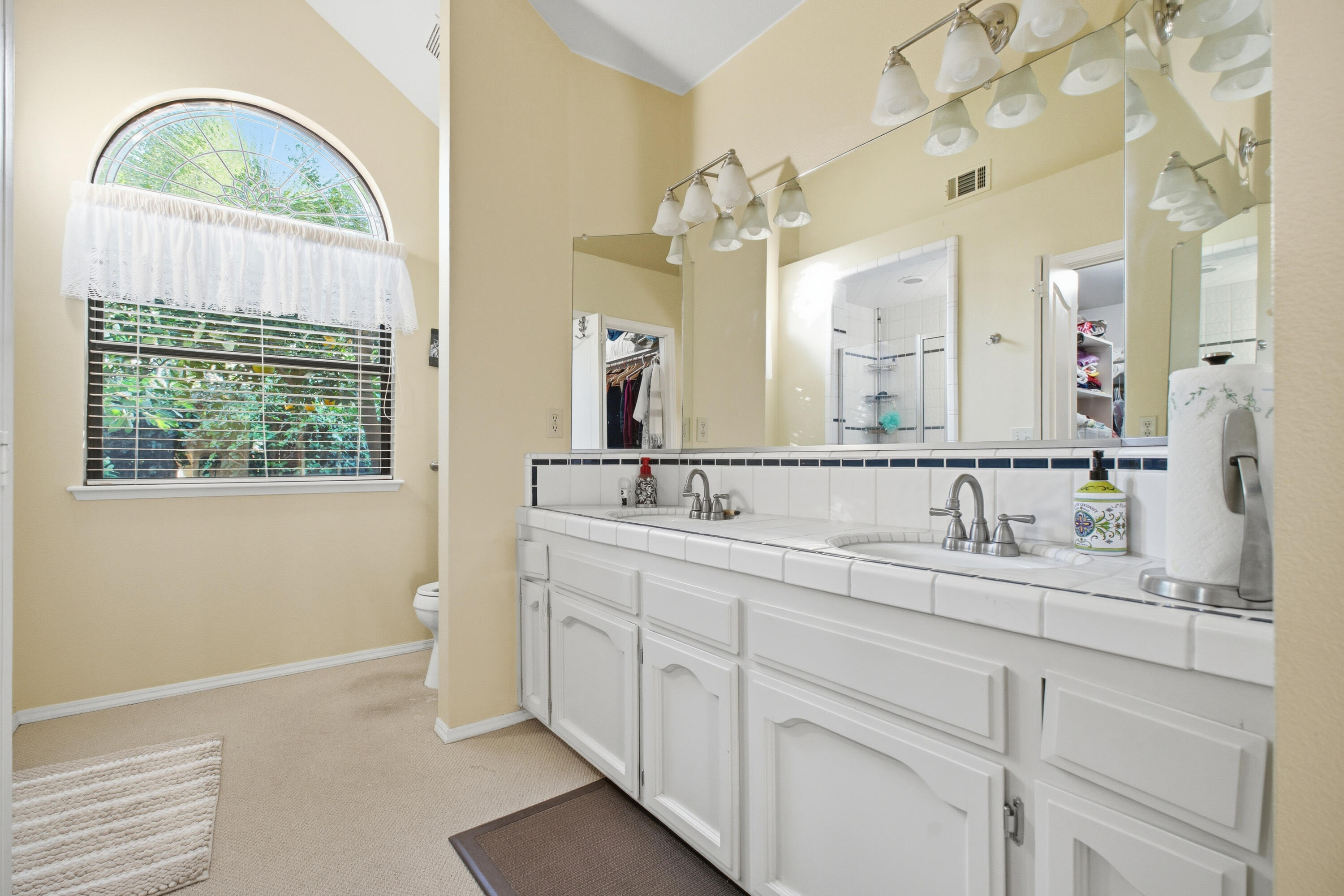 1123 E Cole Ave, Fresno, CA 93720