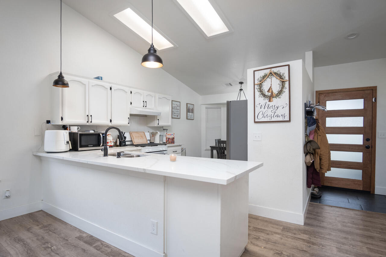 1967 N Ventura Ave, Farmersville, CA 93223