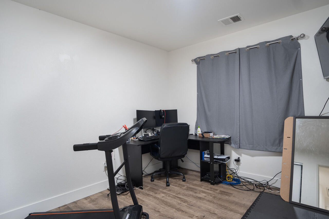 1967 N Ventura Ave, Farmersville, CA 93223