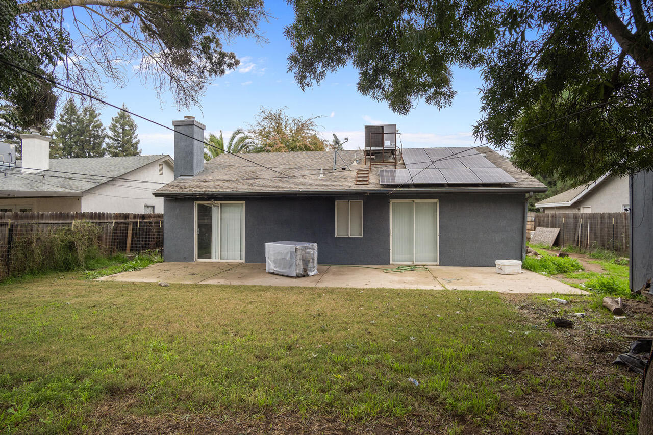 1967 N Ventura Ave, Farmersville, CA 93223