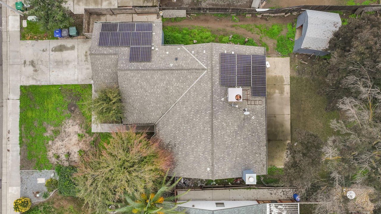 1967 N Ventura Ave, Farmersville, CA 93223