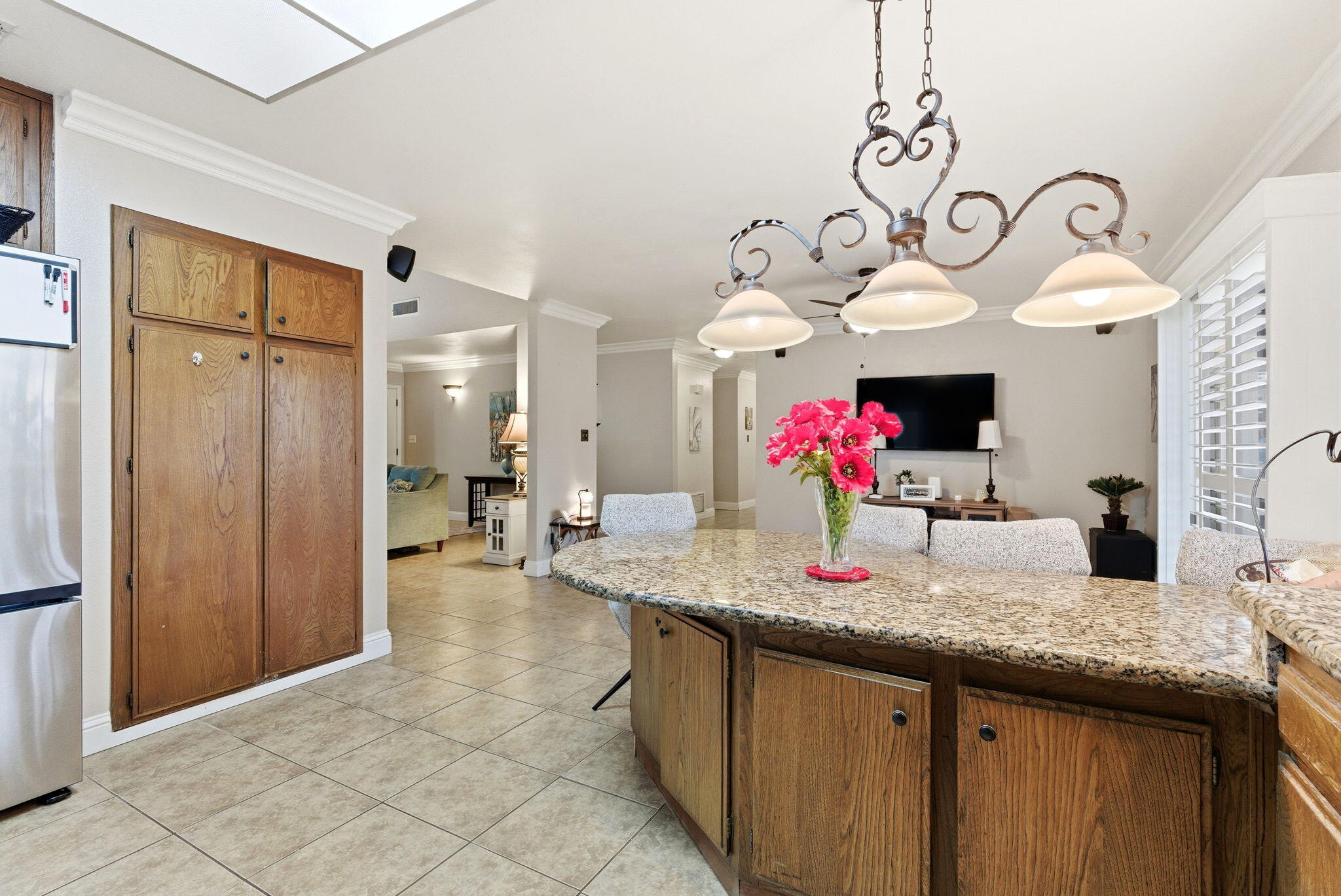 2544 W W Harter Ave, Visalia, CA 93277