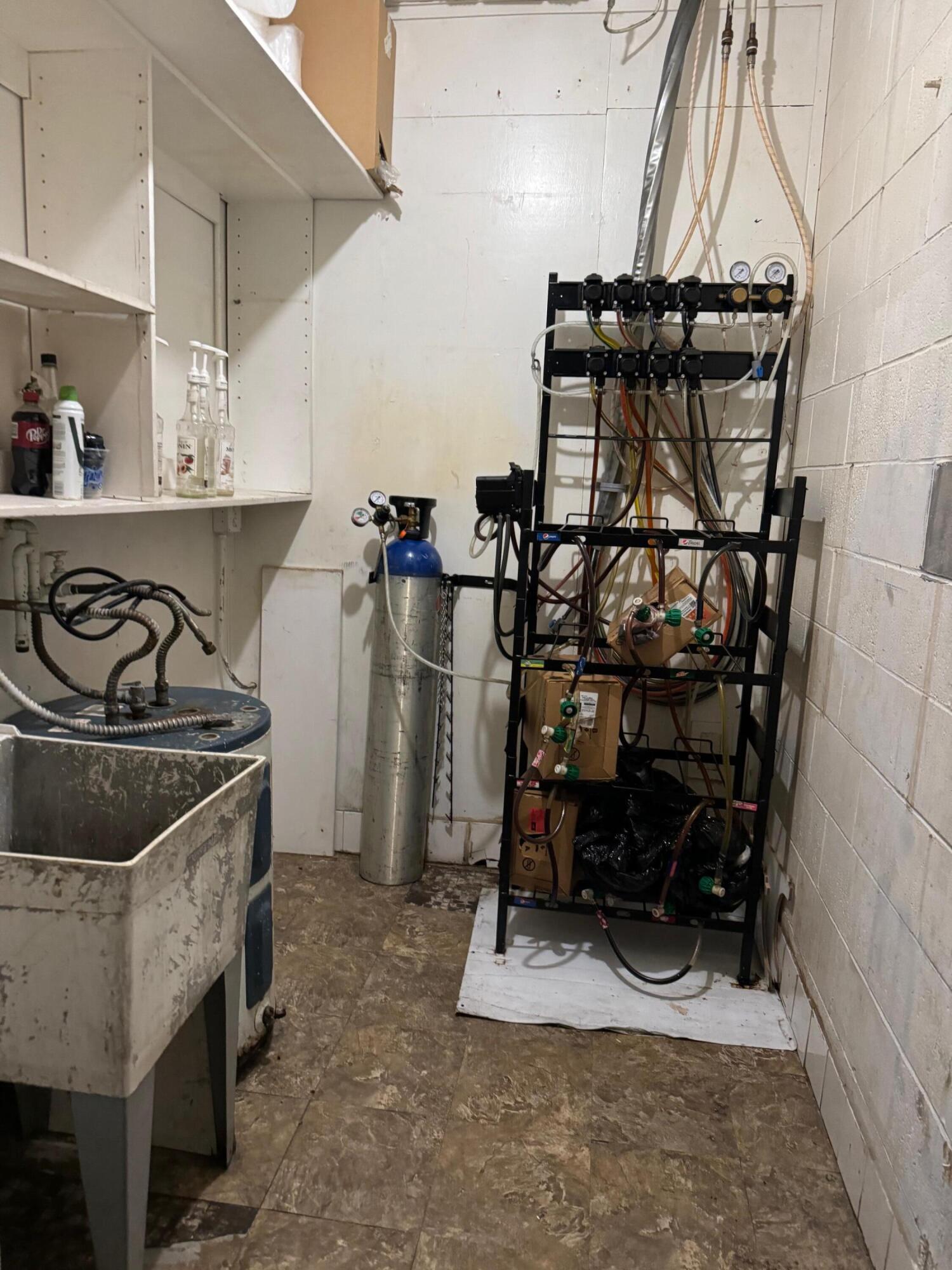 357 E Tulare St, Dinuba, CA 93618