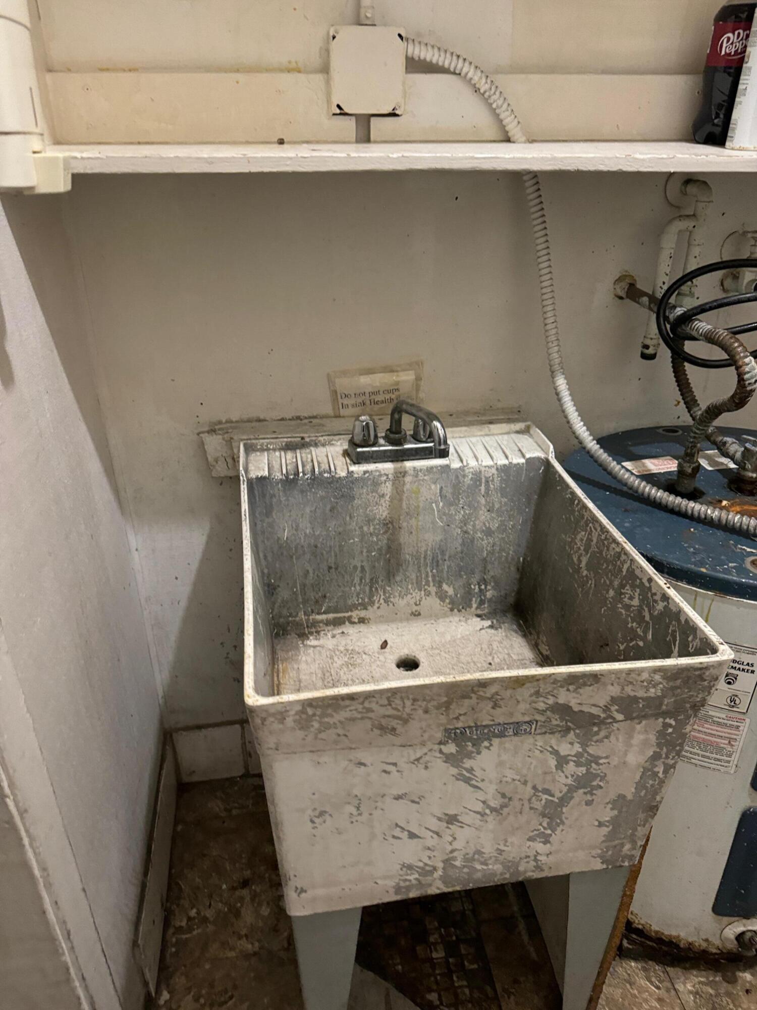 357 E Tulare St, Dinuba, CA 93618