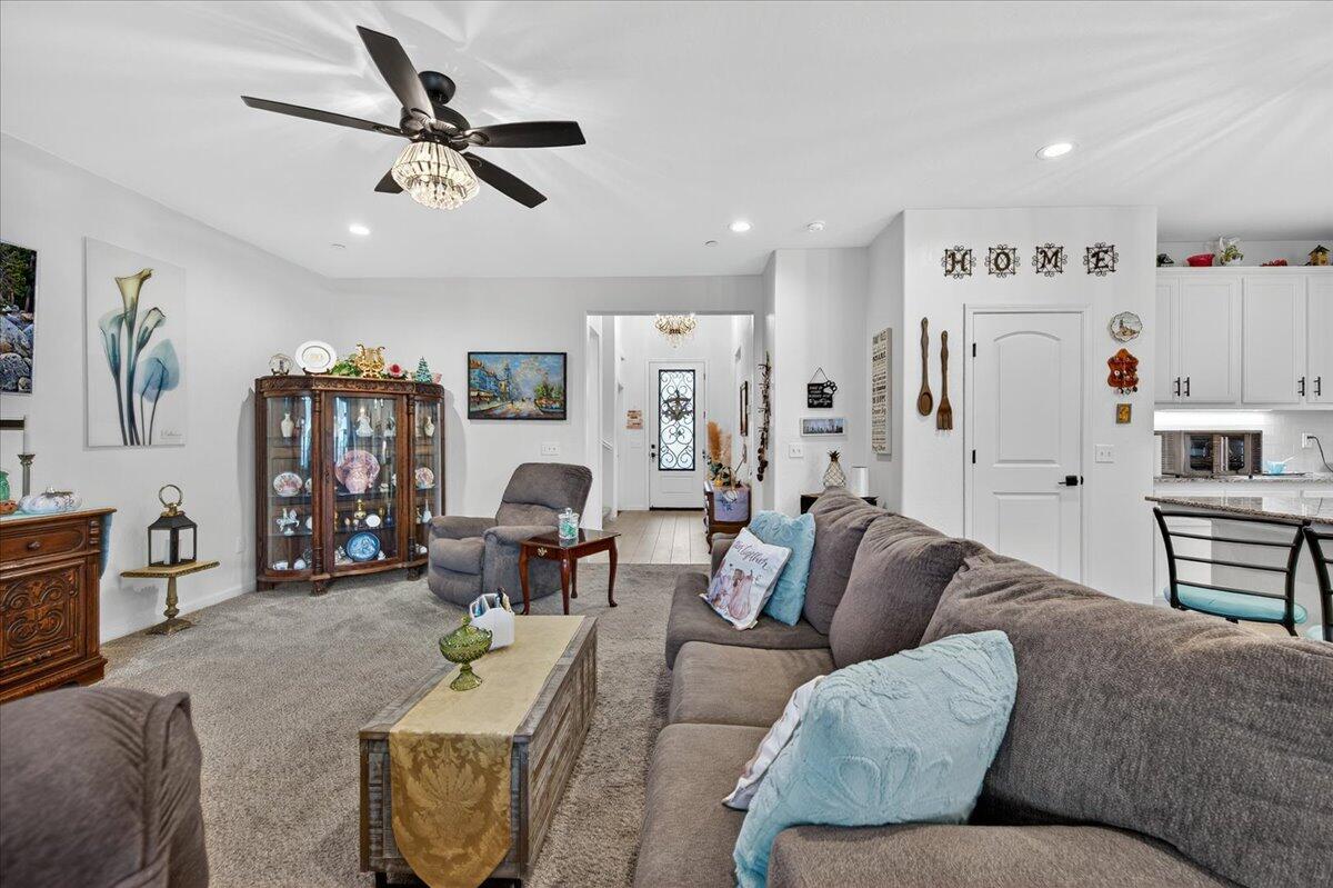 2241 E Monte Verde Ct, Visalia, CA 93292