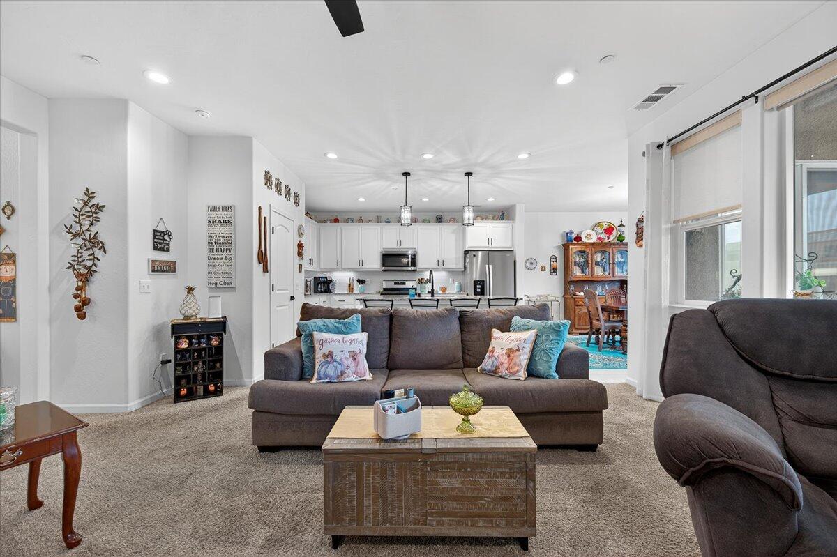 2241 E Monte Verde Ct, Visalia, CA 93292