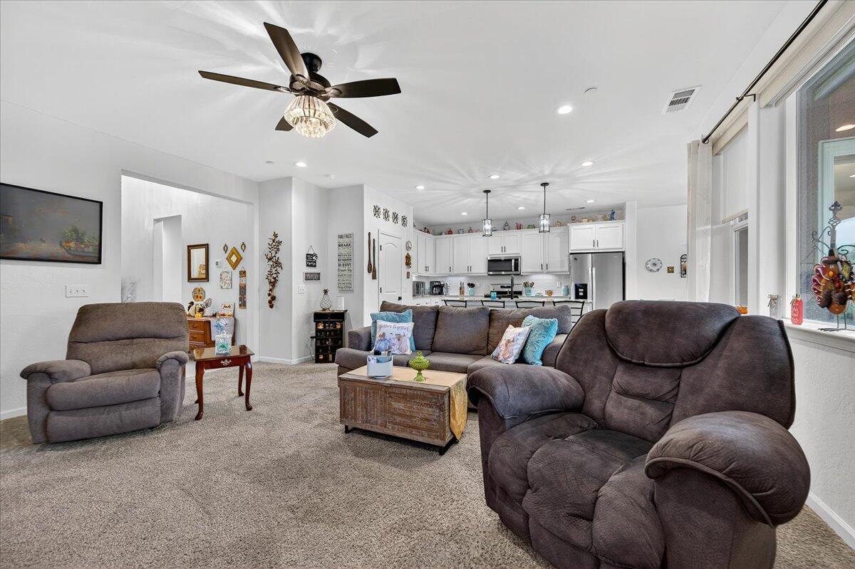 2241 E Monte Verde Ct, Visalia, CA 93292