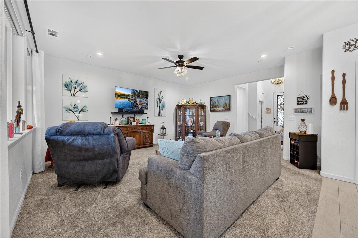 2241 E Monte Verde Ct, Visalia, CA 93292