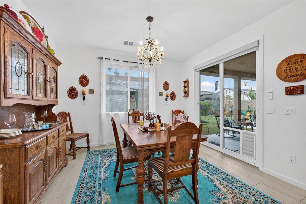 2241 E Monte Verde Ct, Visalia, CA 93292