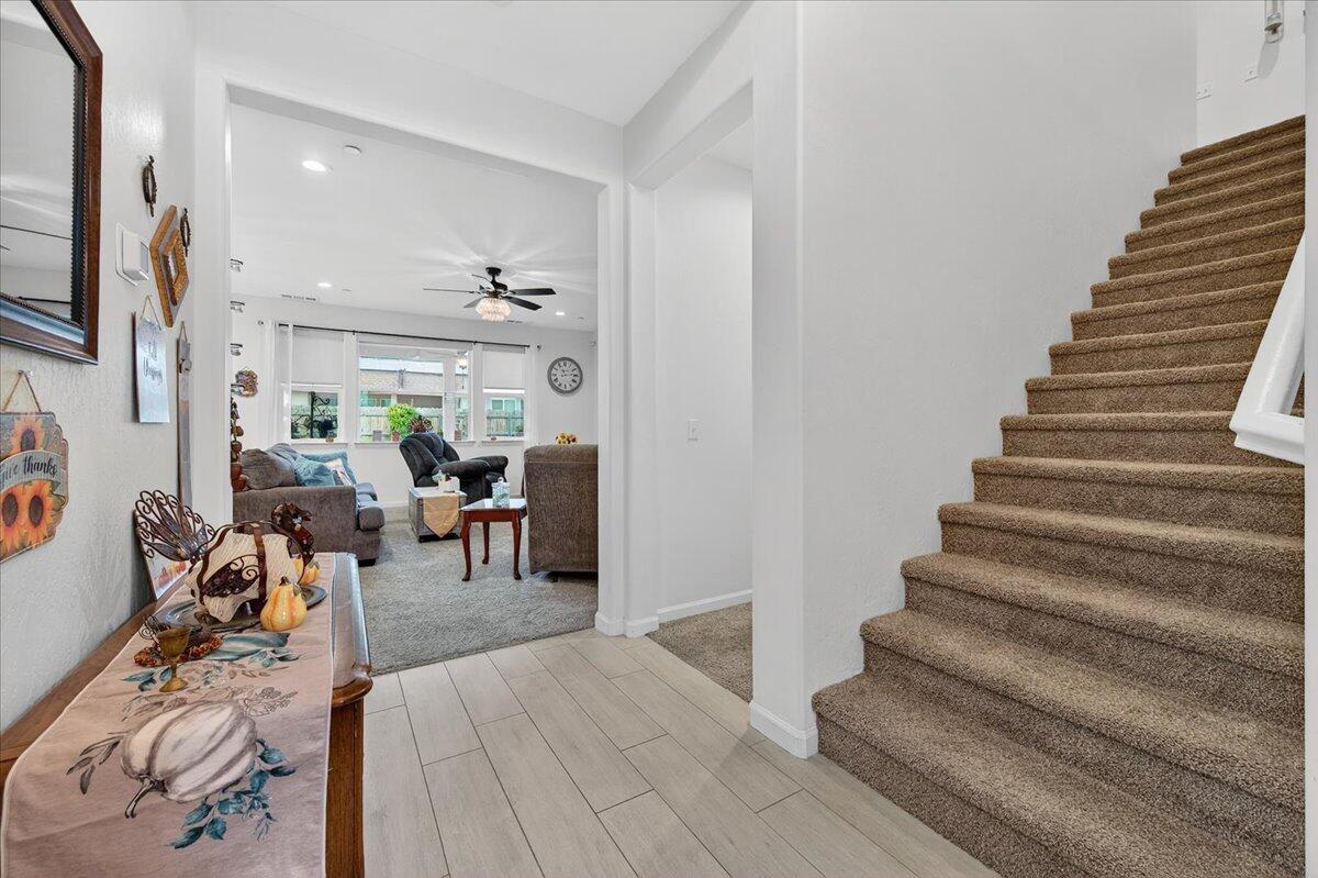 2241 E Monte Verde Ct, Visalia, CA 93292