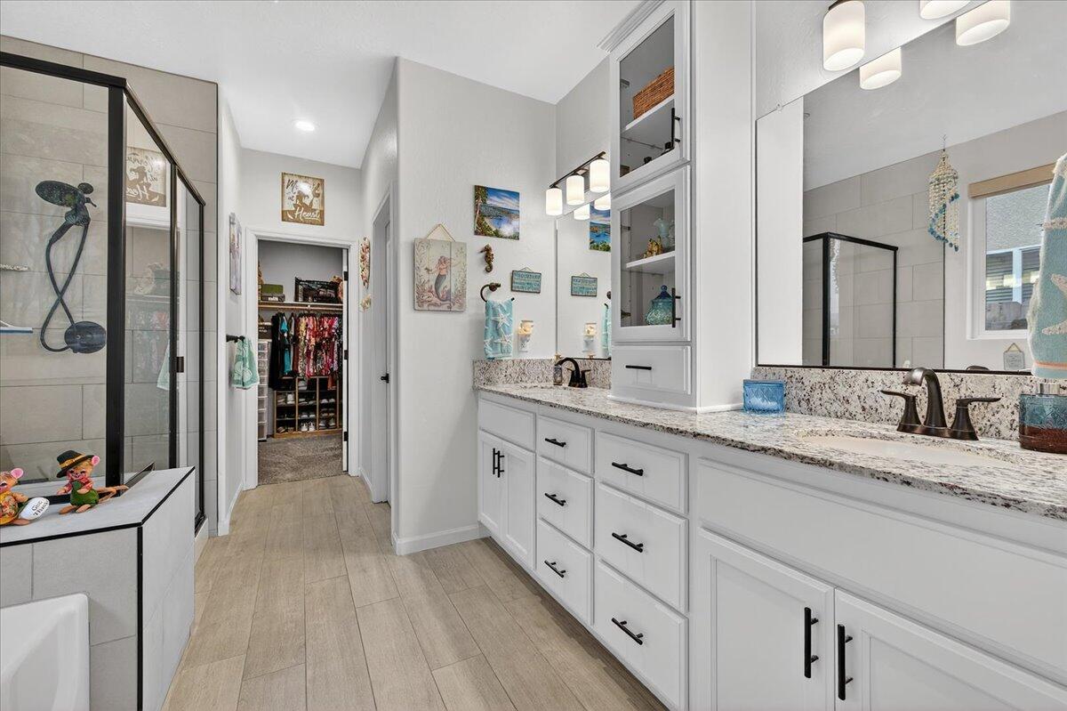 2241 E Monte Verde Ct, Visalia, CA 93292