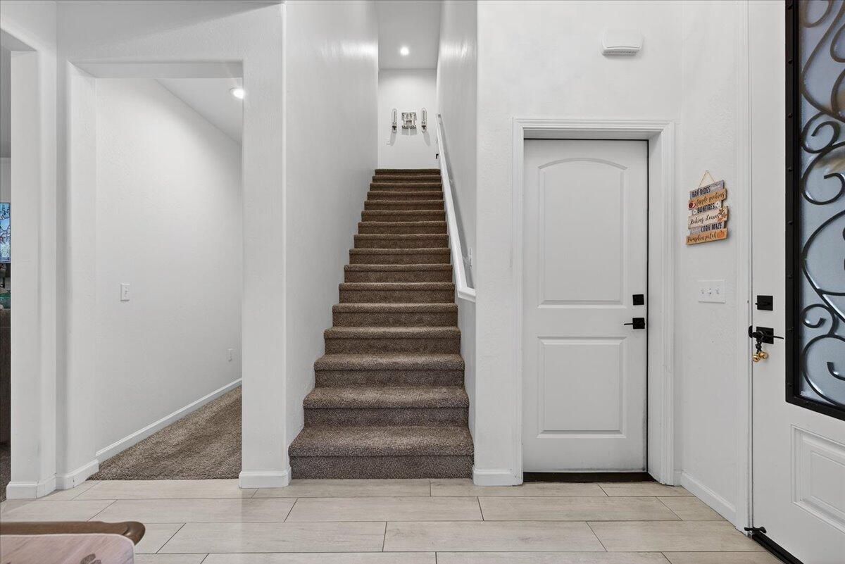 2241 E Monte Verde Ct, Visalia, CA 93292