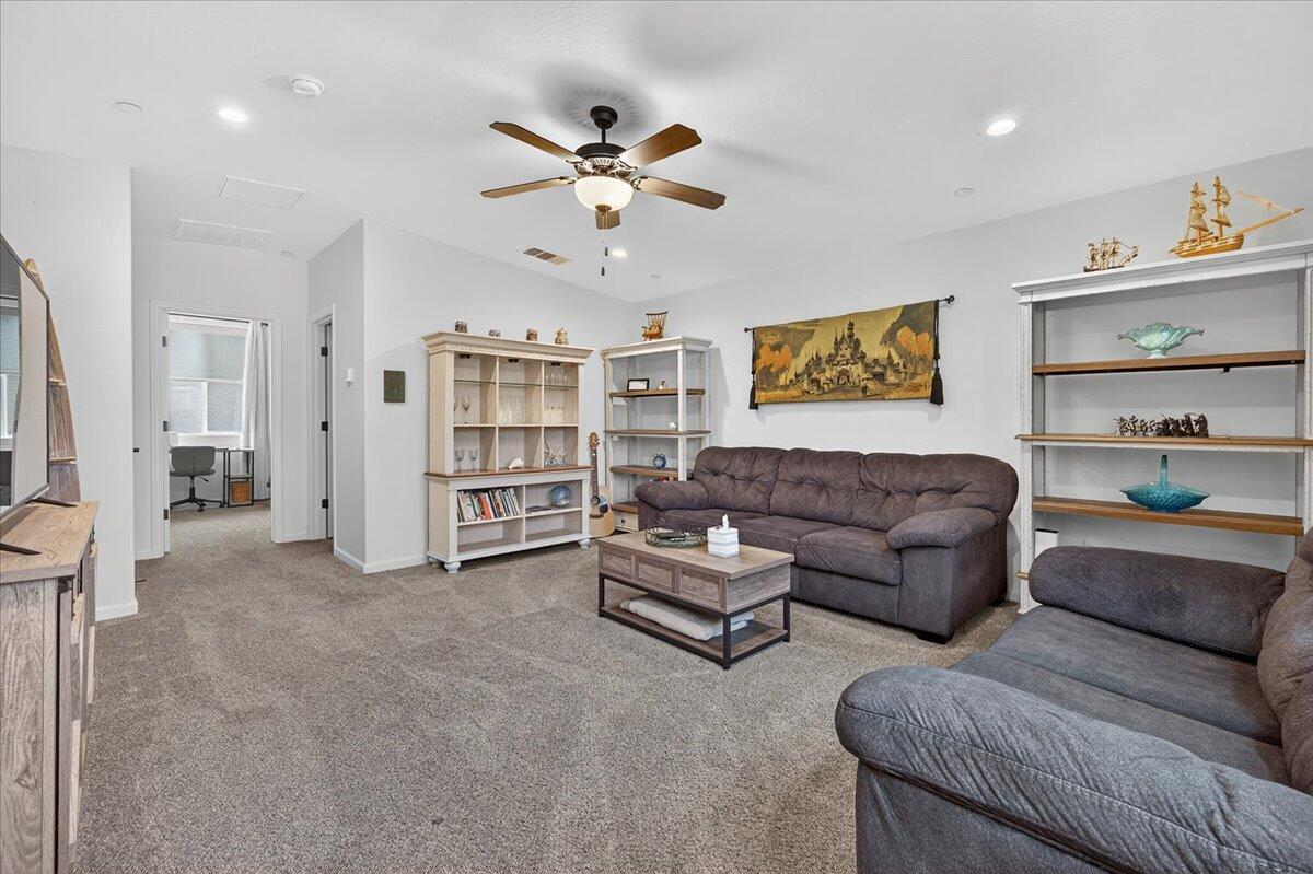 2241 E Monte Verde Ct, Visalia, CA 93292