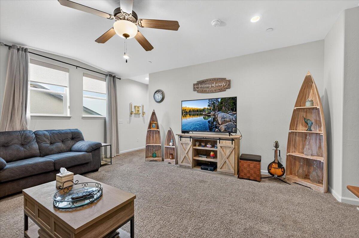 2241 E Monte Verde Ct, Visalia, CA 93292