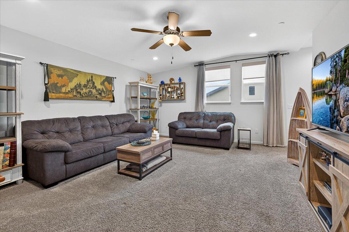 2241 E Monte Verde Ct, Visalia, CA 93292