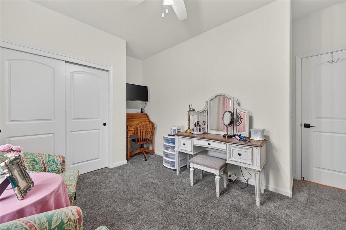 2241 E Monte Verde Ct, Visalia, CA 93292