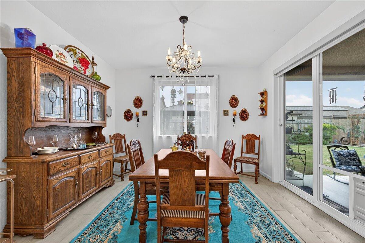 2241 E Monte Verde Ct, Visalia, CA 93292