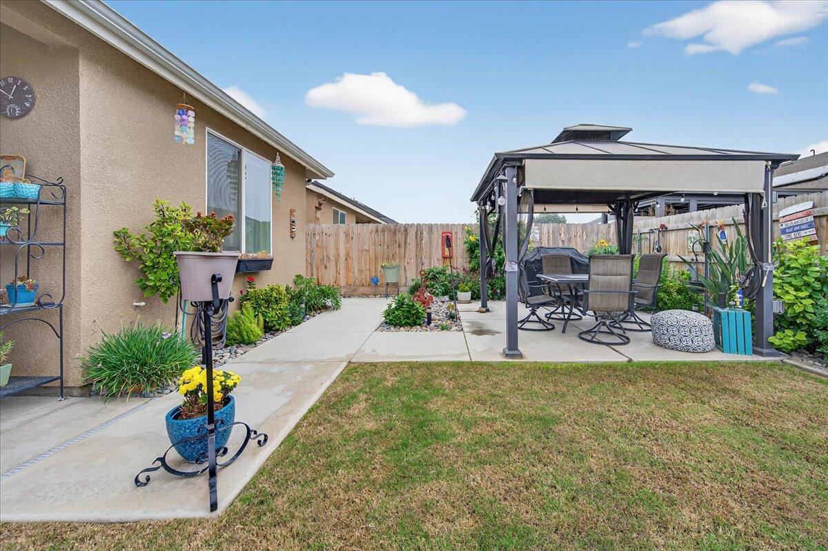 2241 E Monte Verde Ct, Visalia, CA 93292