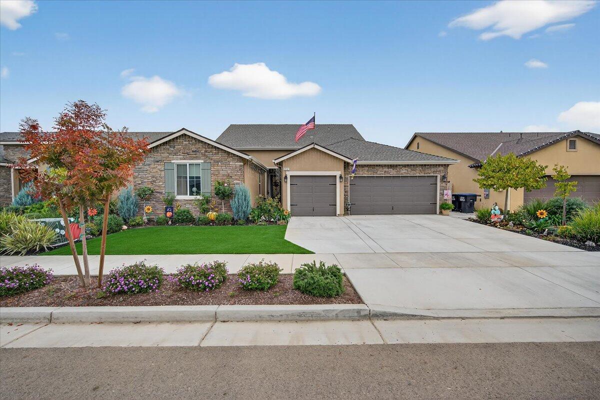 2241 E Monte Verde Ct, Visalia, CA 93292