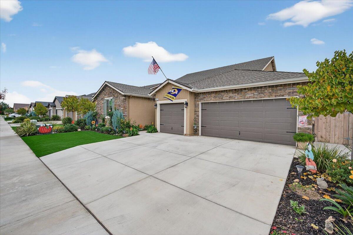2241 E Monte Verde Ct, Visalia, CA 93292