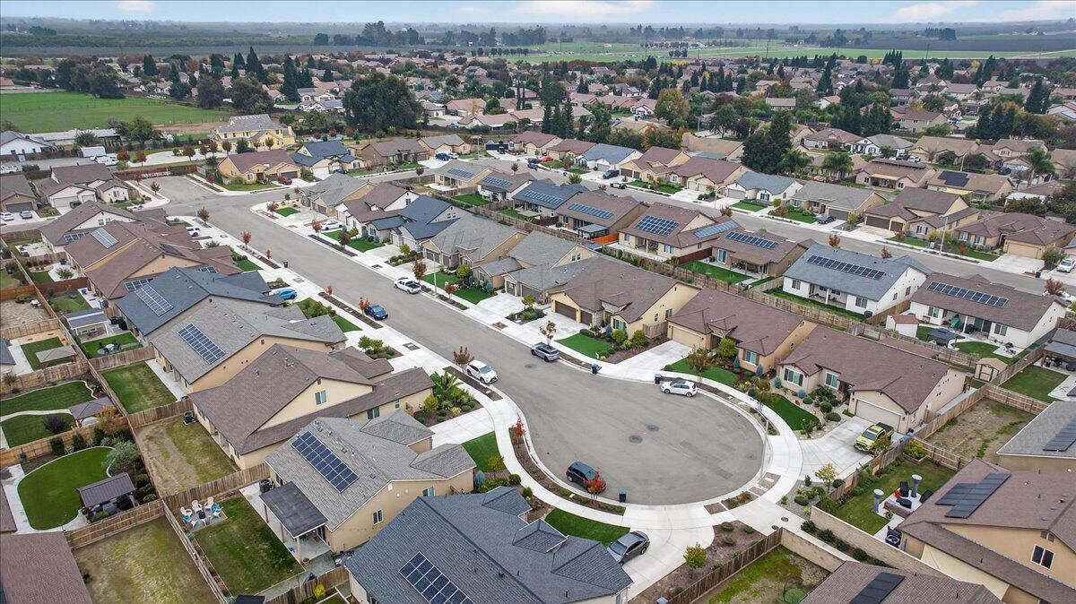 2241 E Monte Verde Ct, Visalia, CA 93292