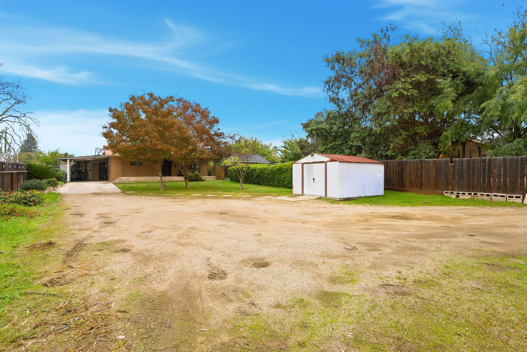 469 Pomegranate St, Woodlake, CA 93286