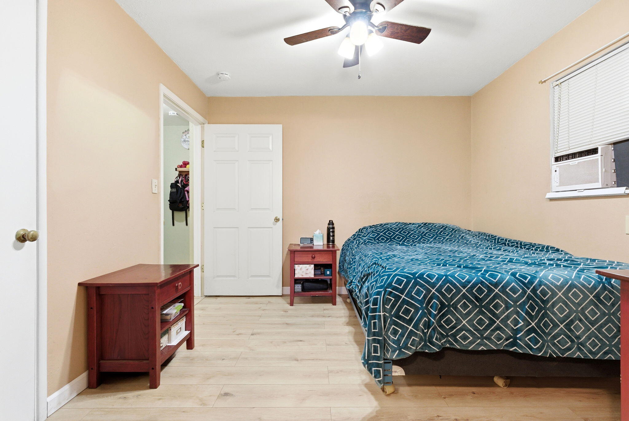 469 Pomegranate St, Woodlake, CA 93286