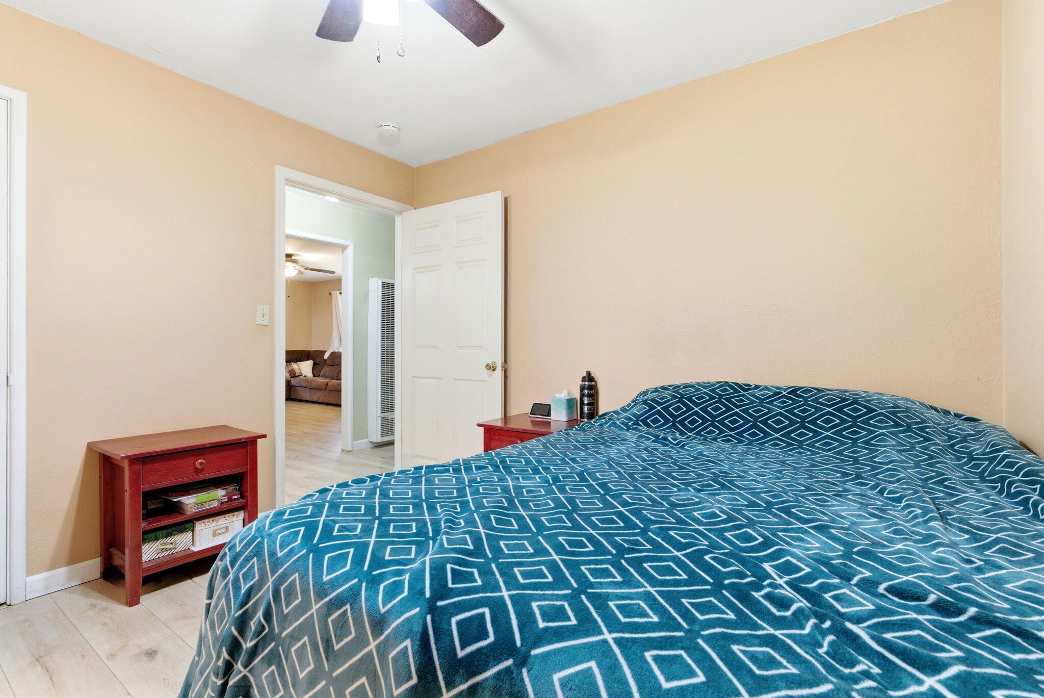 469 Pomegranate St, Woodlake, CA 93286