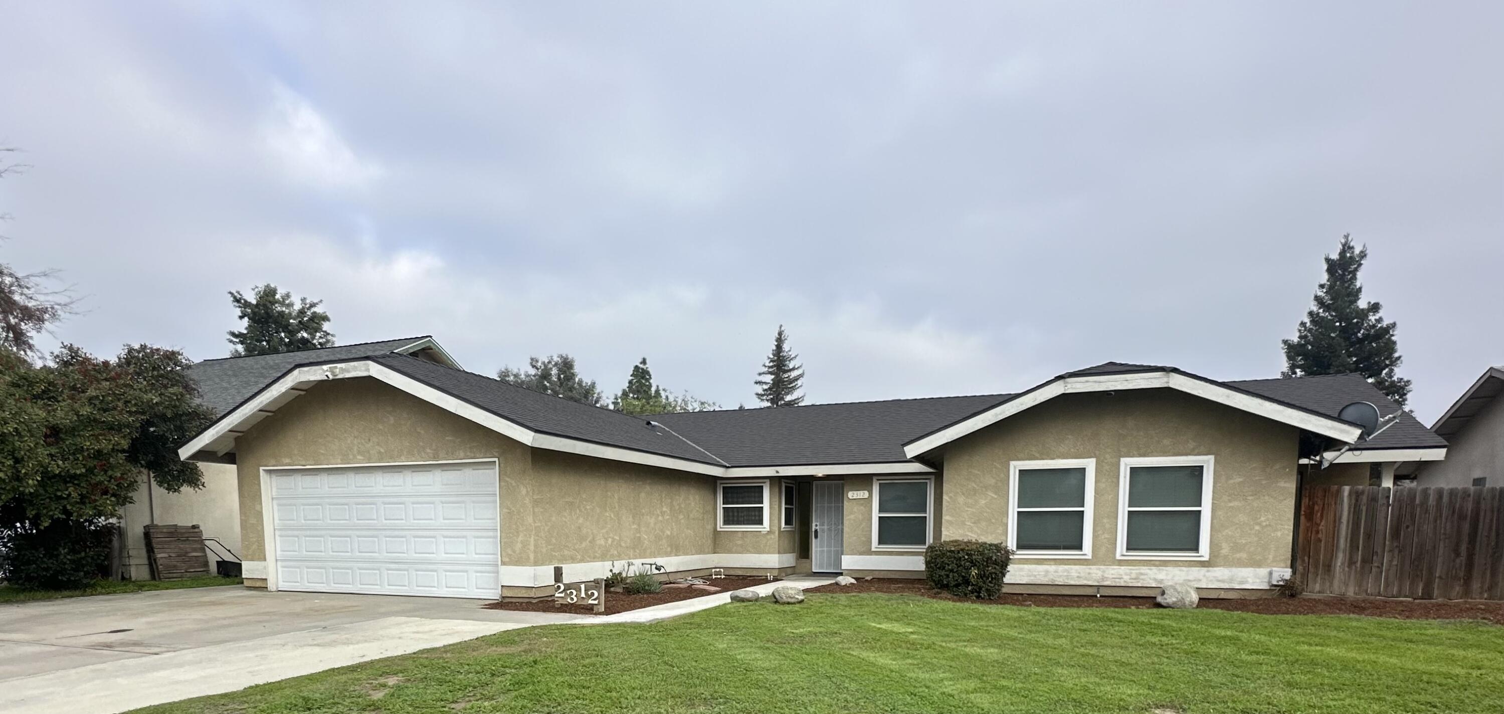 2312 S Divisadero St, Visalia, CA 93277