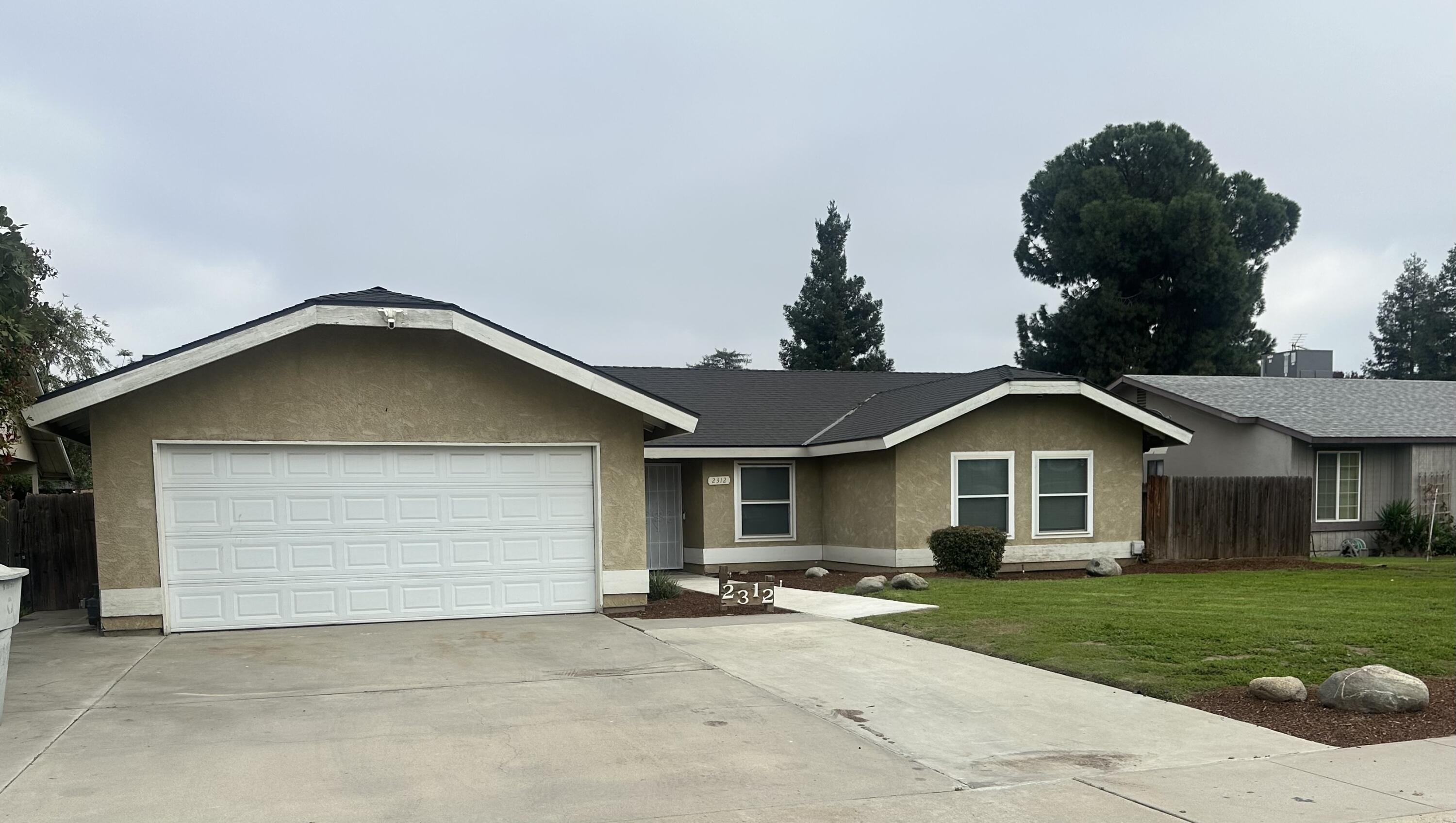 2312 S Divisadero St, Visalia, CA 93277
