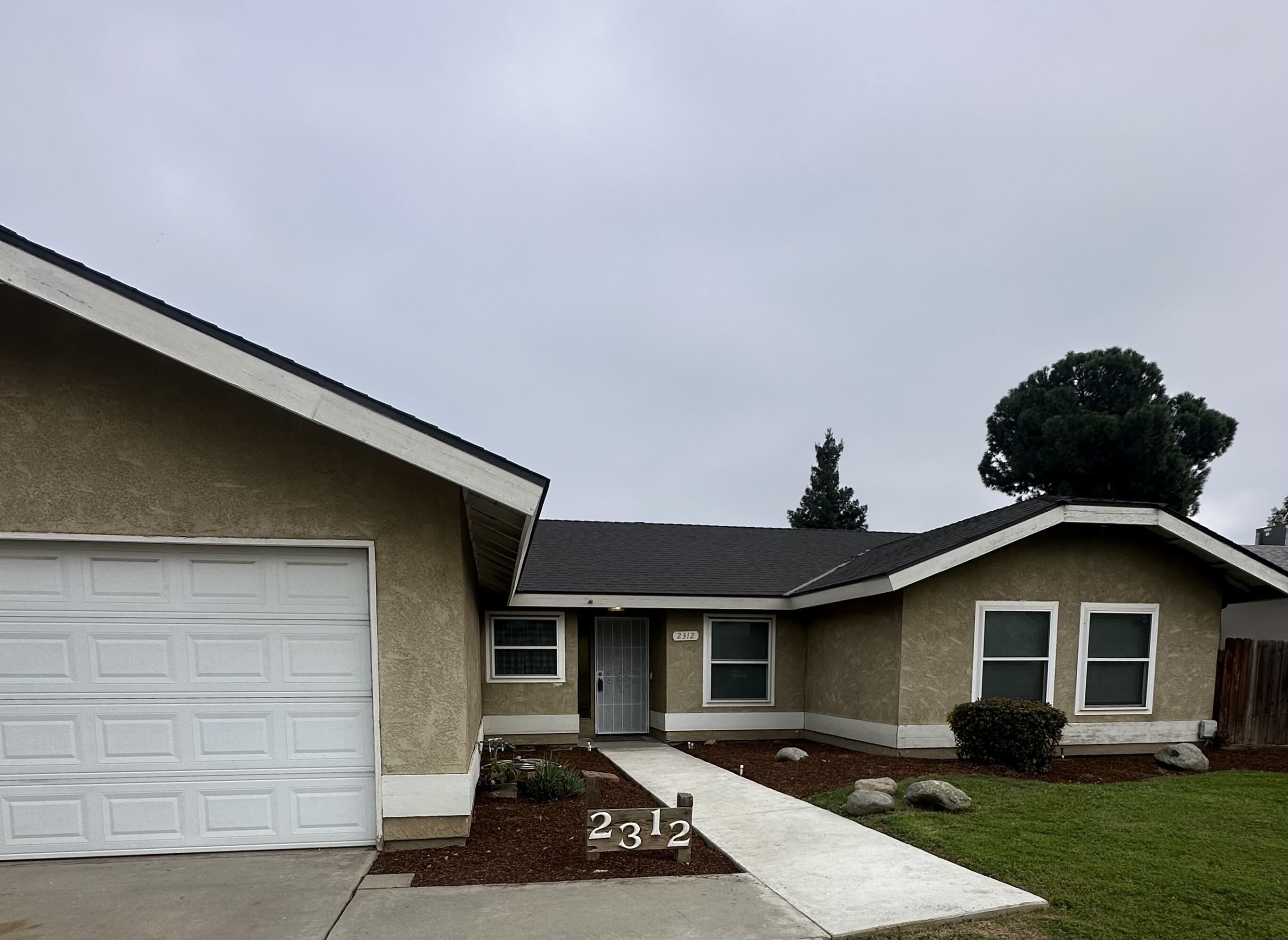 2312 S Divisadero St, Visalia, CA 93277