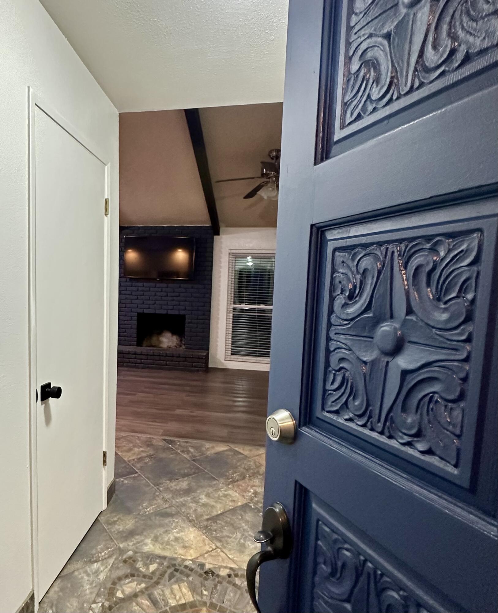 2312 S Divisadero St, Visalia, CA 93277