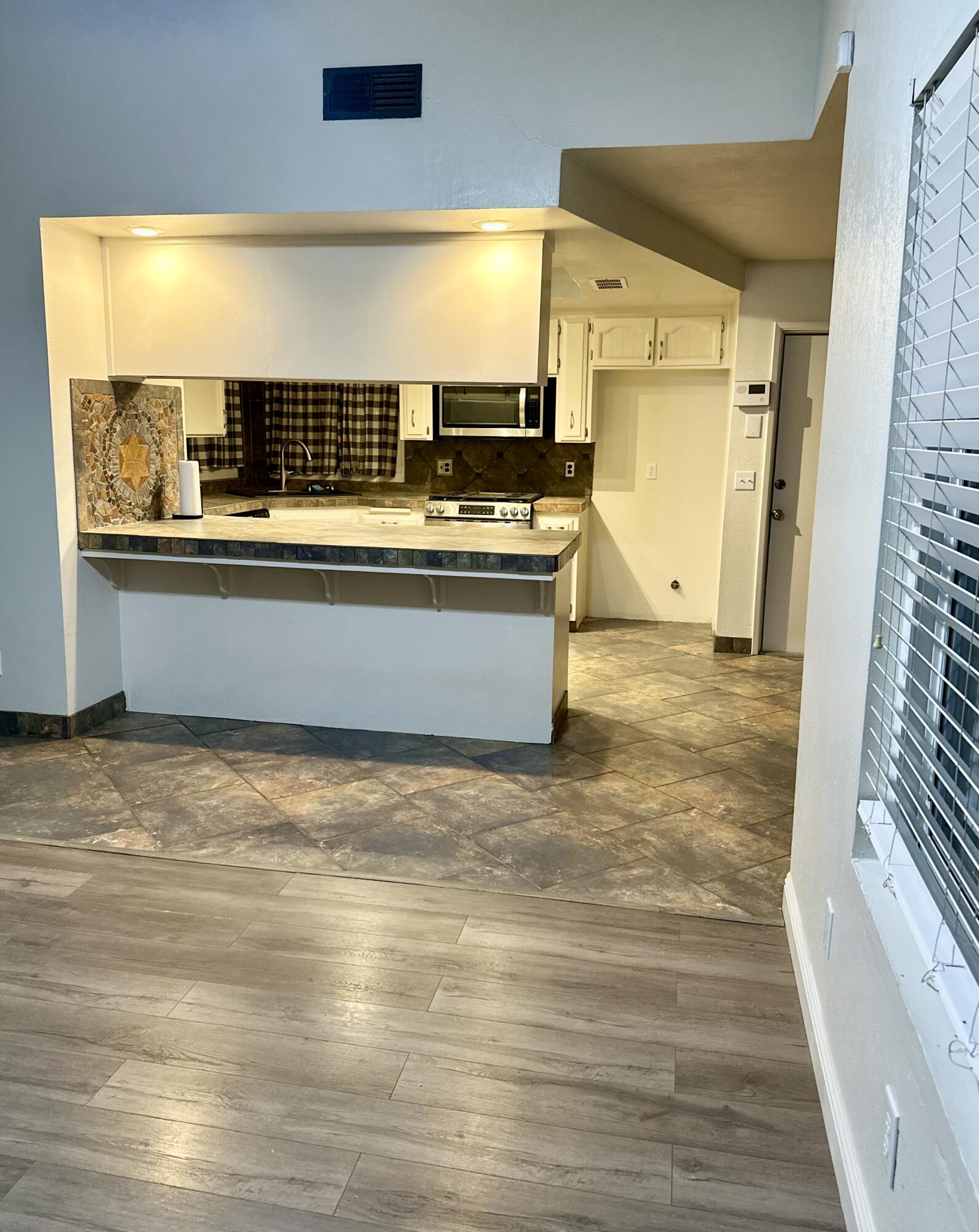 2312 S Divisadero St, Visalia, CA 93277