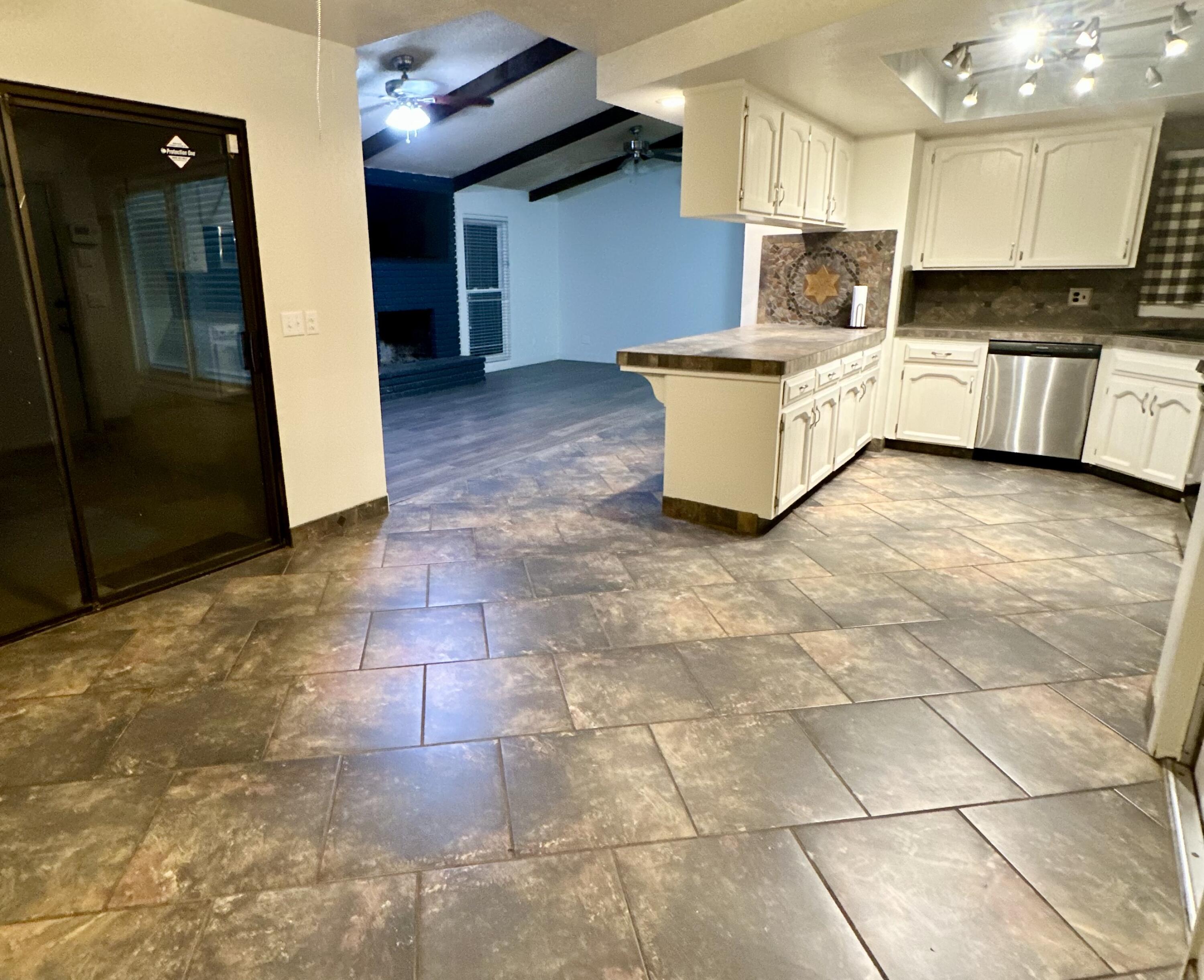 2312 S Divisadero St, Visalia, CA 93277