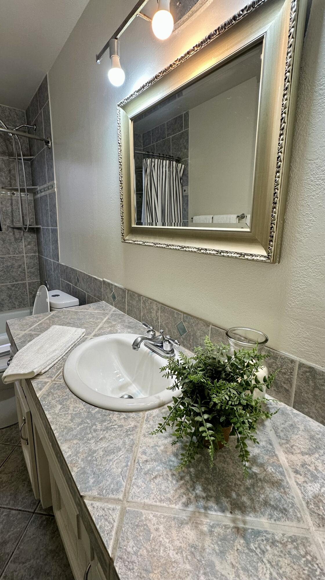 2312 S Divisadero St, Visalia, CA 93277