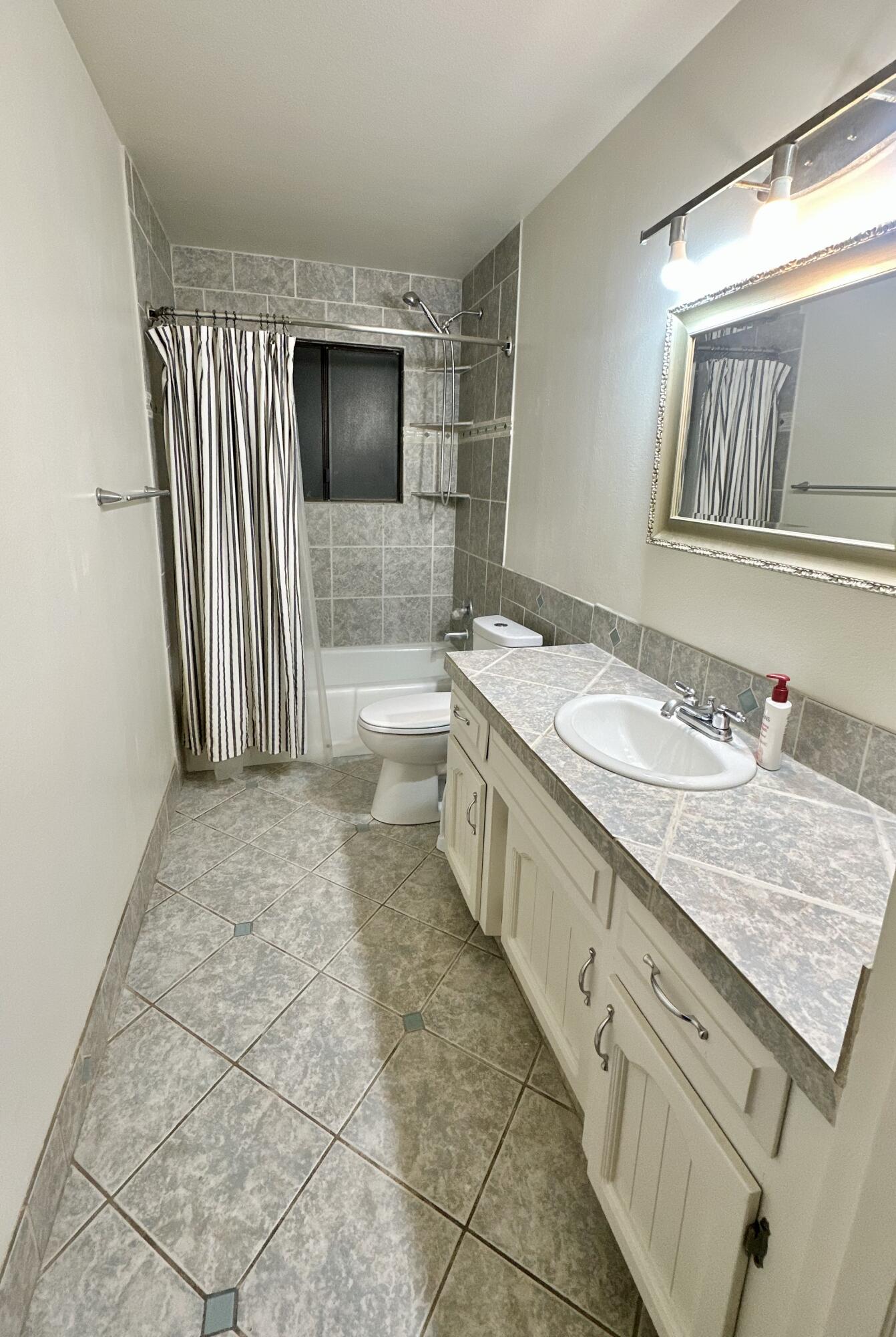 2312 S Divisadero St, Visalia, CA 93277