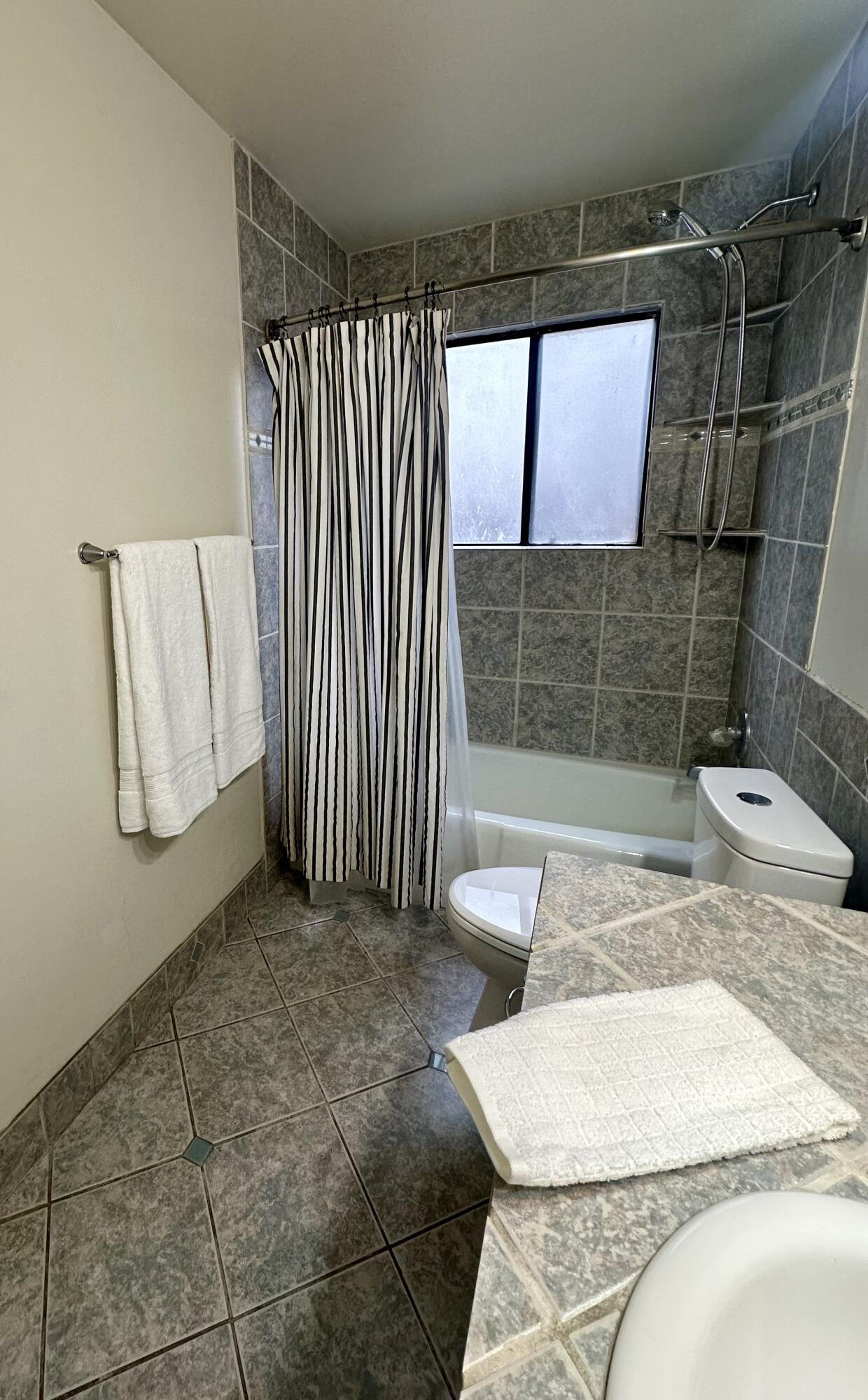 2312 S Divisadero St, Visalia, CA 93277