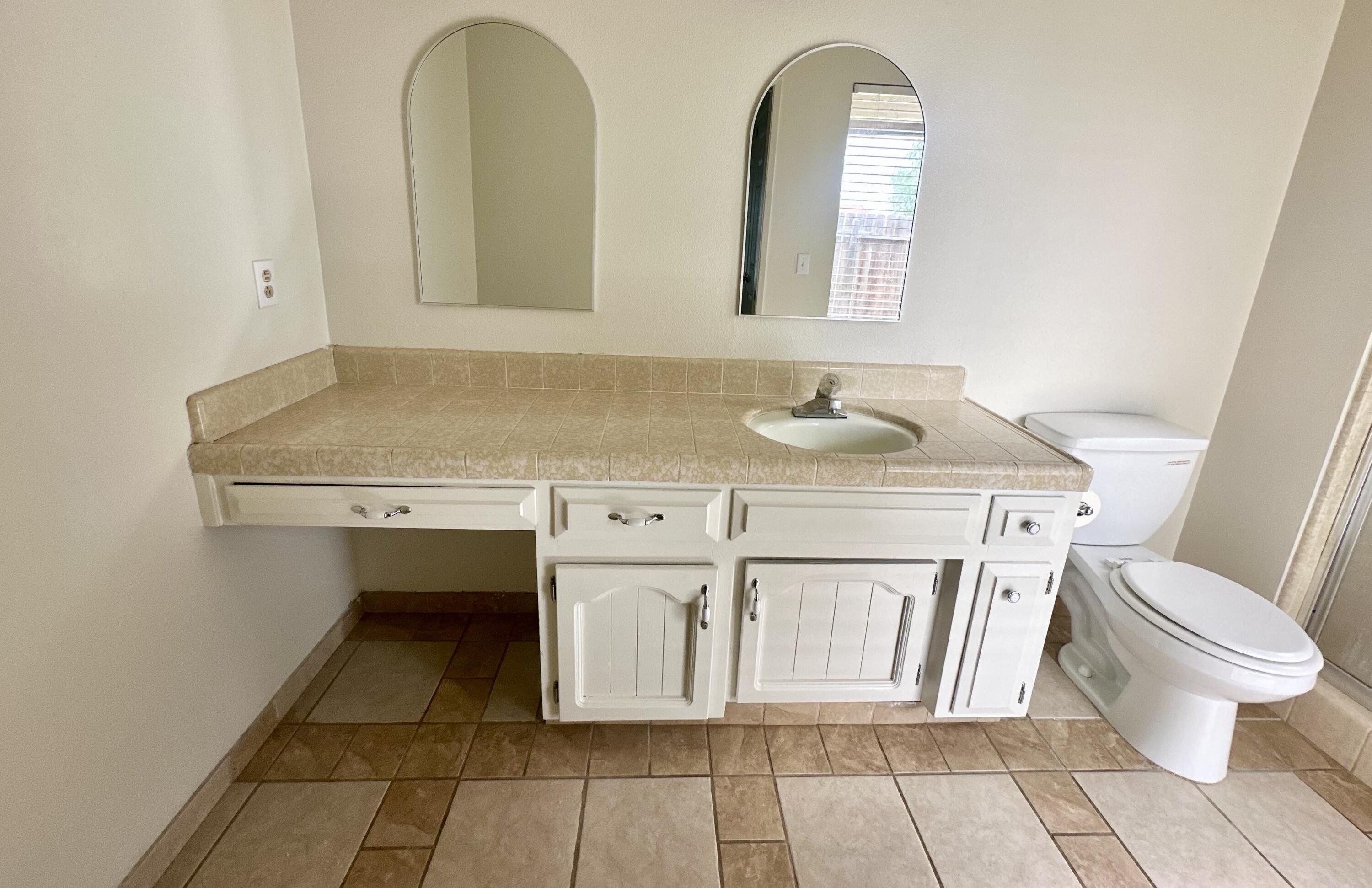 2312 S Divisadero St, Visalia, CA 93277