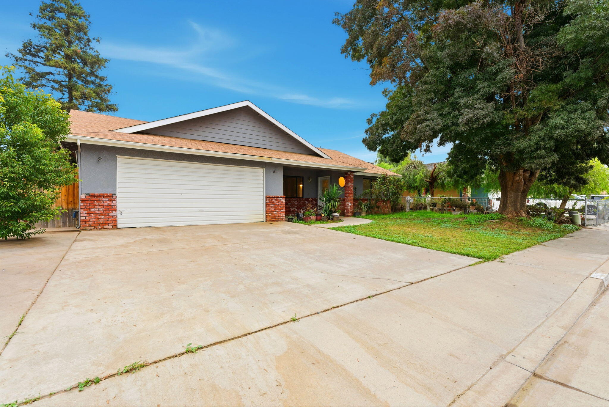 2320 W Kanai Ave, Porterville, CA 93257