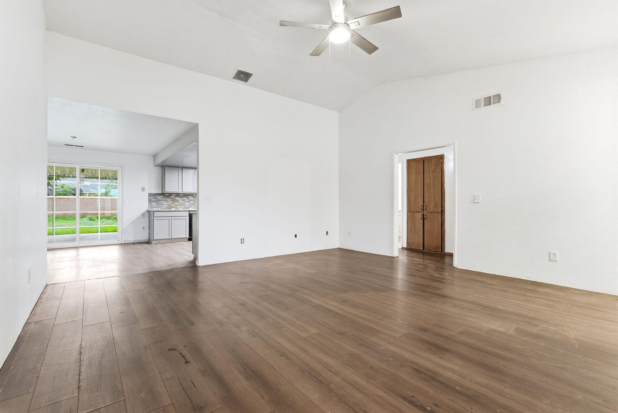 2320 W Kanai Ave, Porterville, CA 93257