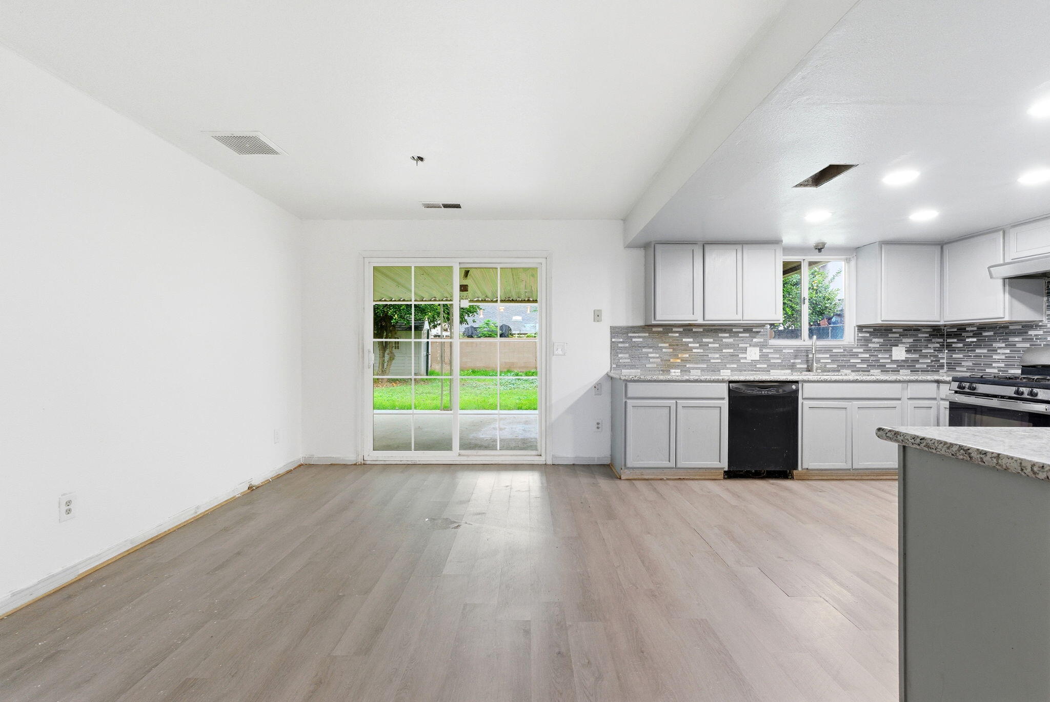 2320 W Kanai Ave, Porterville, CA 93257