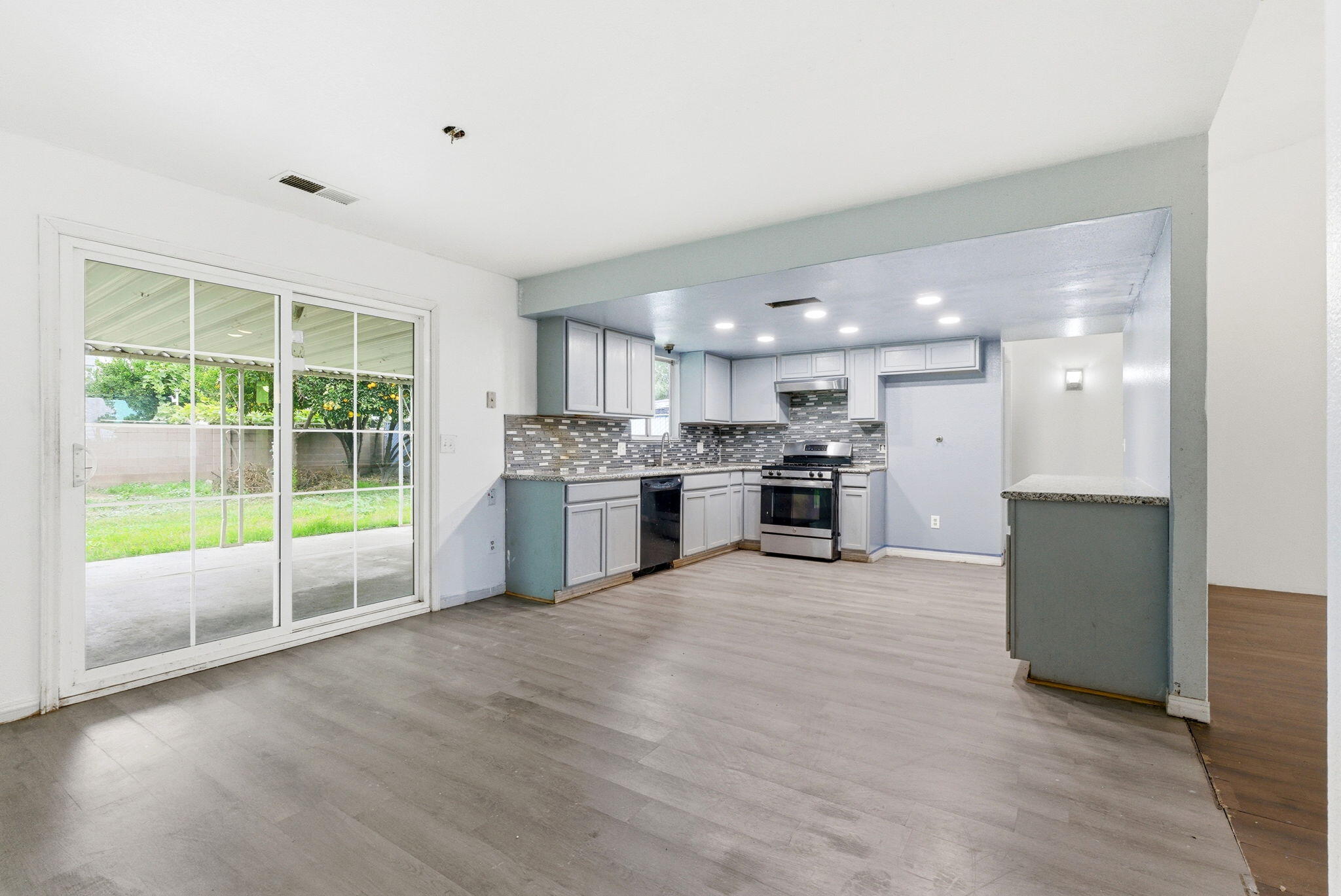 2320 W Kanai Ave, Porterville, CA 93257