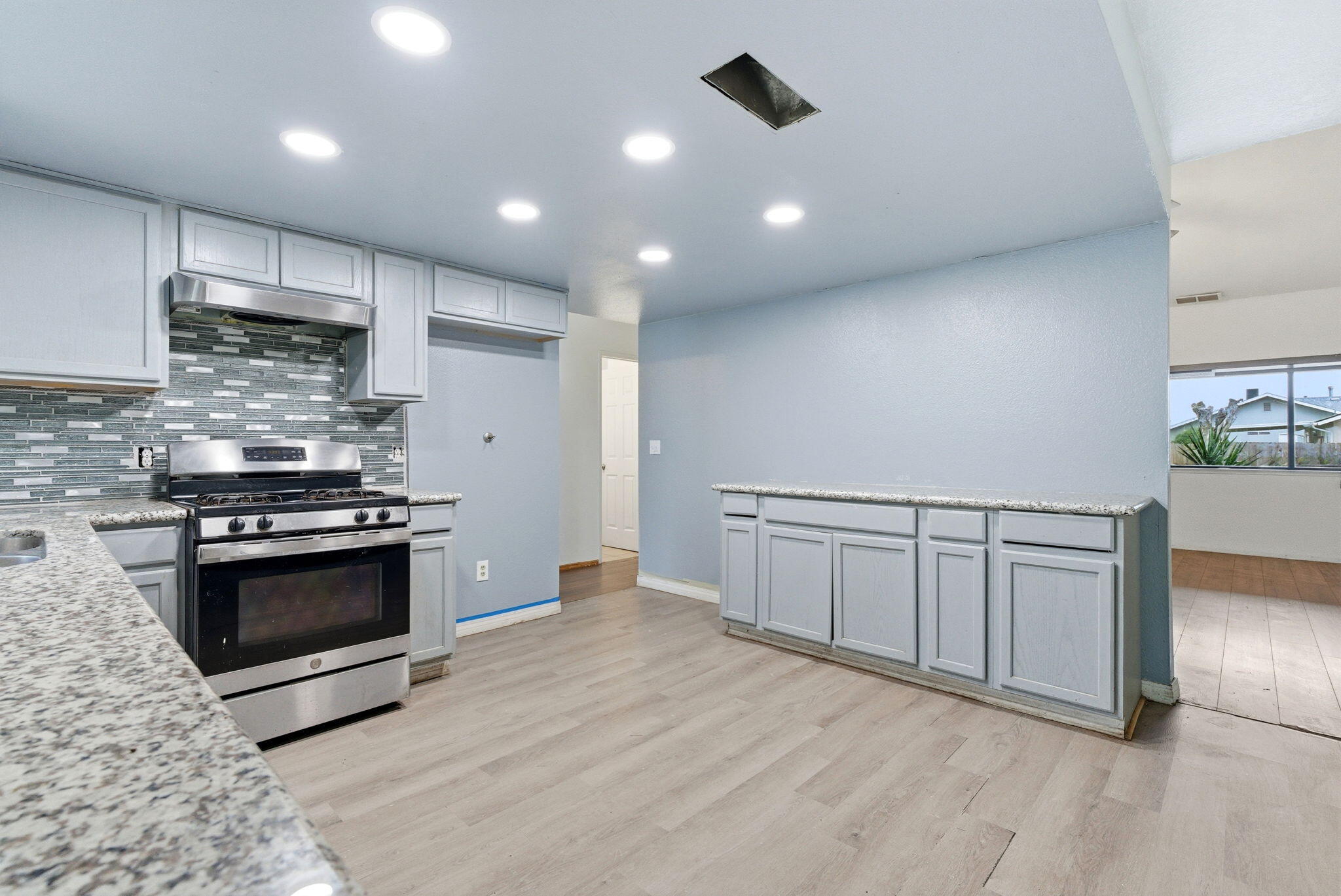 2320 W Kanai Ave, Porterville, CA 93257