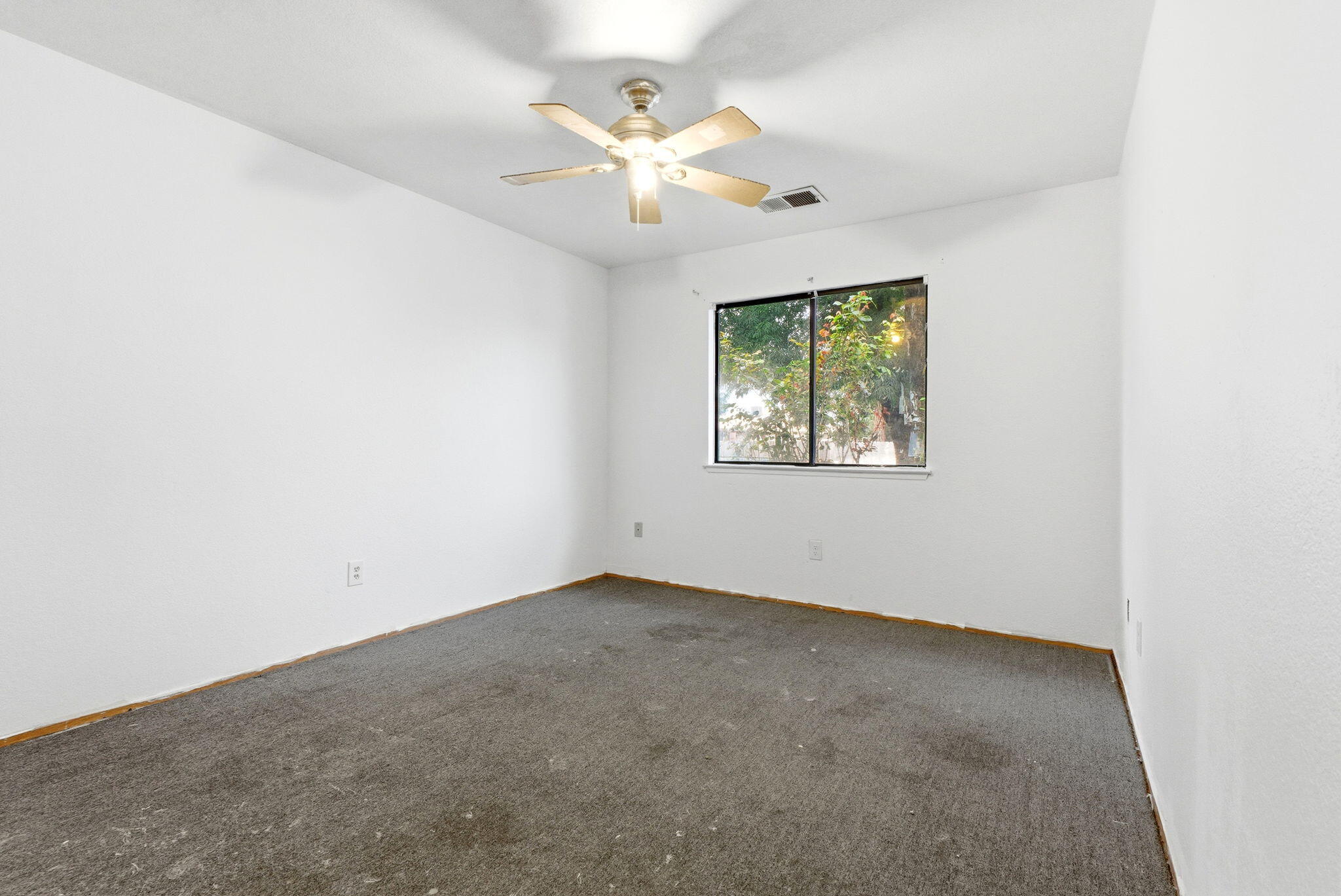 2320 W Kanai Ave, Porterville, CA 93257