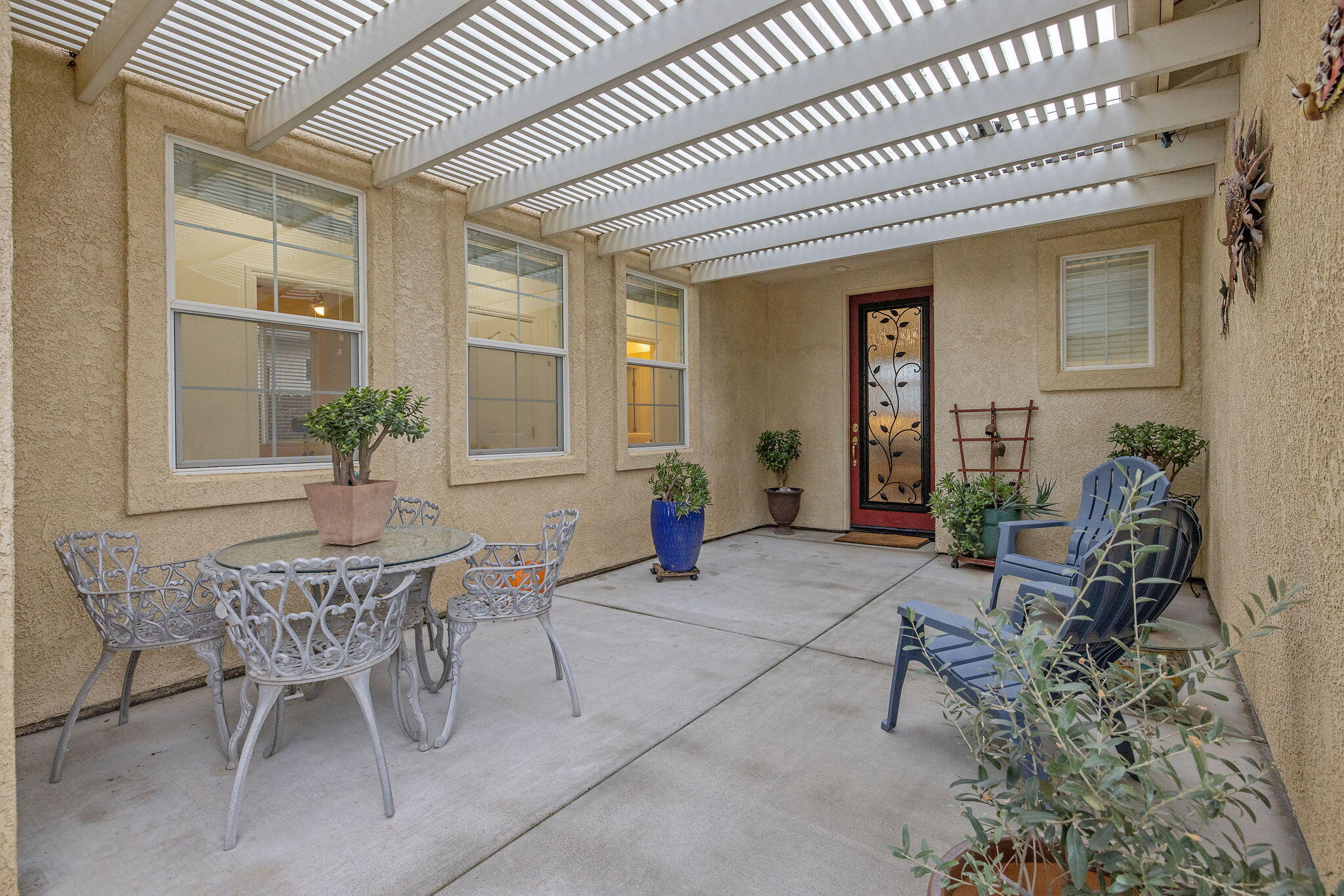 714 N Magna Carta Ave, Hanford, CA 93230