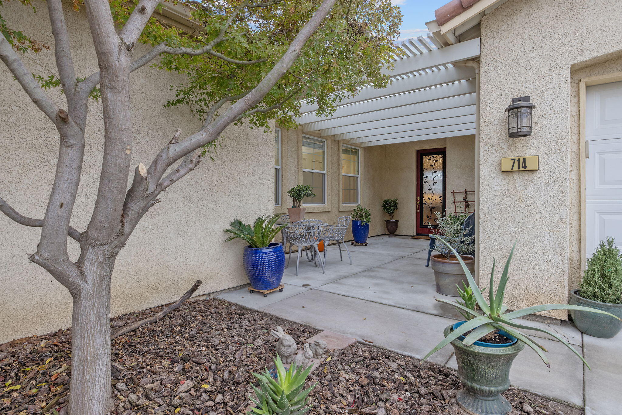 714 N Magna Carta Ave, Hanford, CA 93230