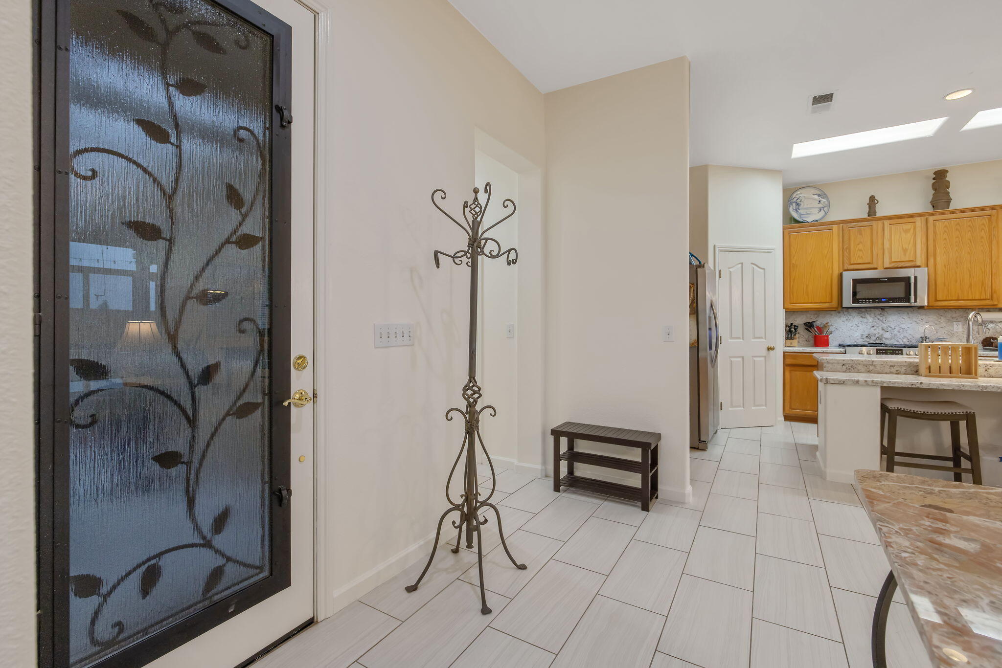 714 N Magna Carta Ave, Hanford, CA 93230