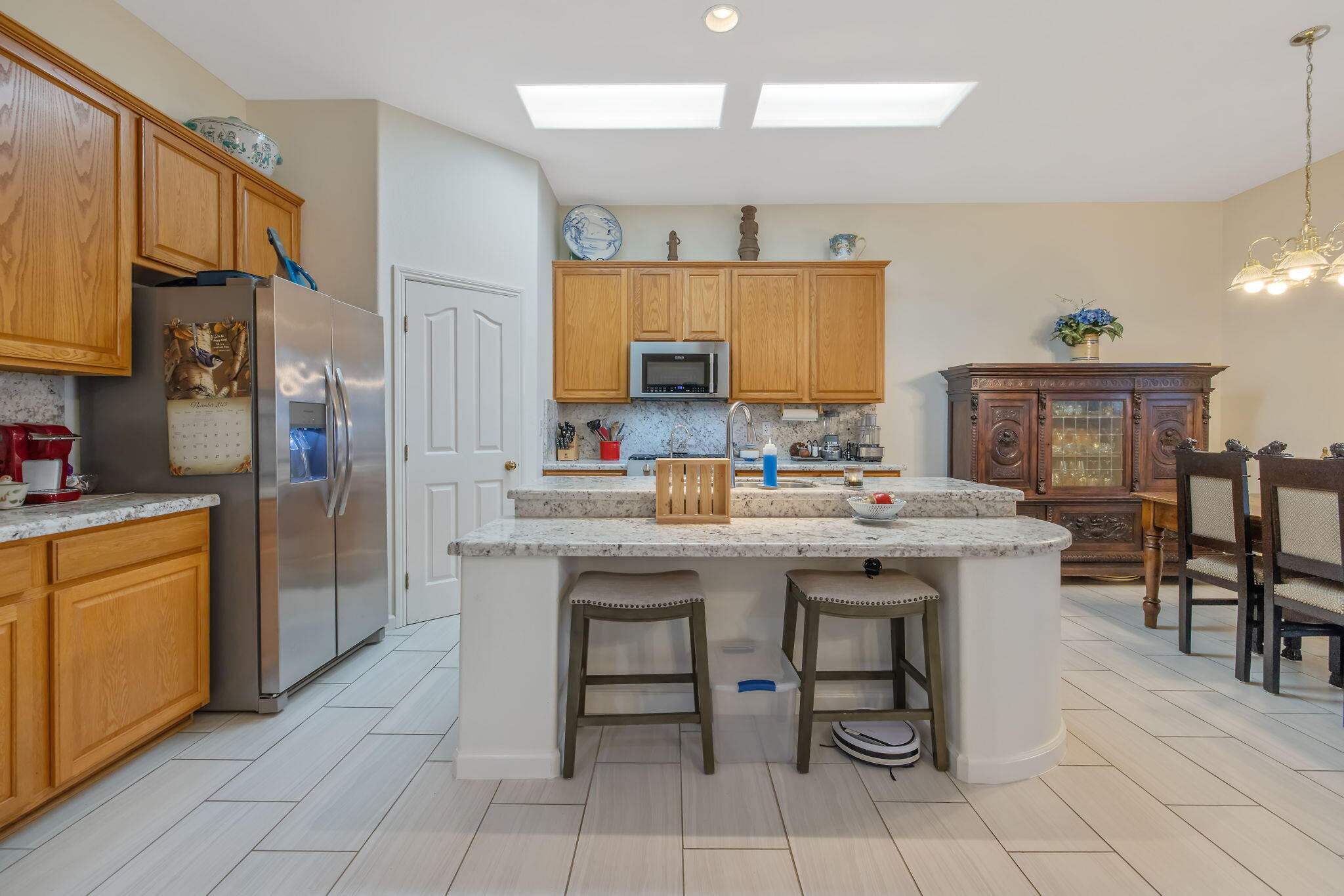 714 N Magna Carta Ave, Hanford, CA 93230